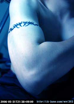 Tattoo arm(henna fattoo) tribal